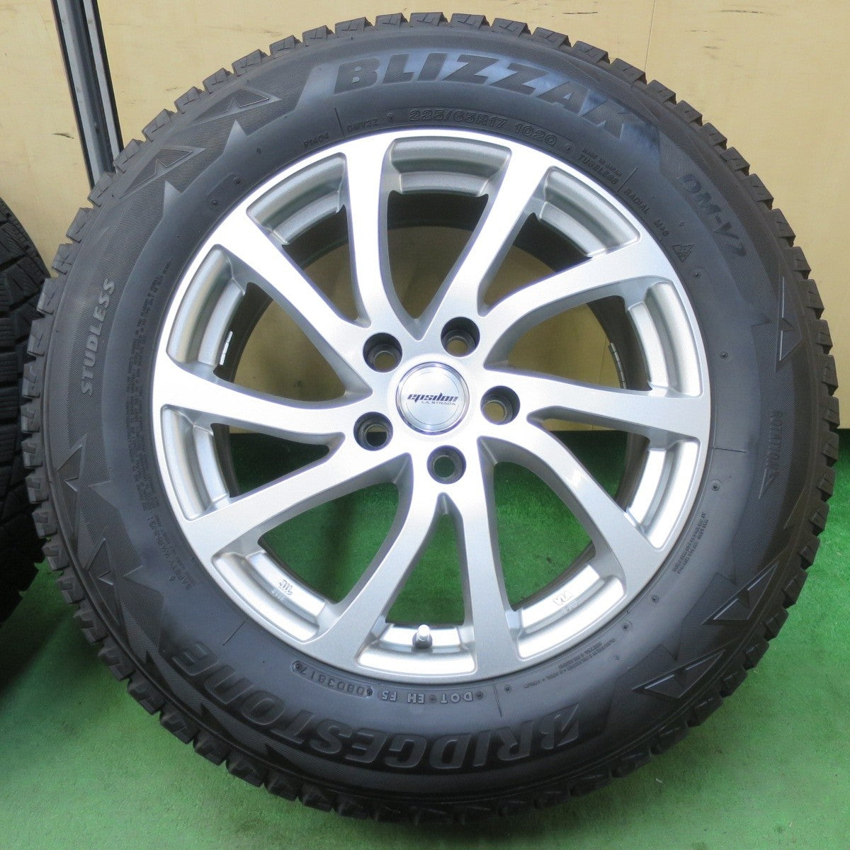 バリ溝！キレイ！8.5分★スタッドレス 225/65R17 ブリヂストン ブリザック DM-V2 epsdon LA STRADA ラストラーダ 17インチ PCD114.3/5H★5022710イス