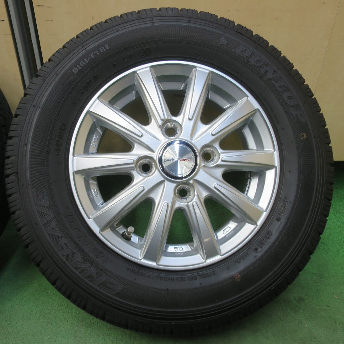 バリ溝！23年！キレイ！9.5分以上◎145R12 6PR ダンロップ エナセーブ VAN01 JOKER ジョーカー 12インチ PCD100/4H◎6072208イノ