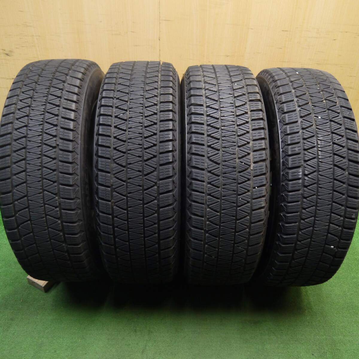 バリ溝！キレイ！9.5分★スタッドレス 225/65R17 ブリヂストン ブリザック DM-V3 SCHNEIDER ATECH シュナイダー 17インチ PCD114.3/5H★5032811Hス