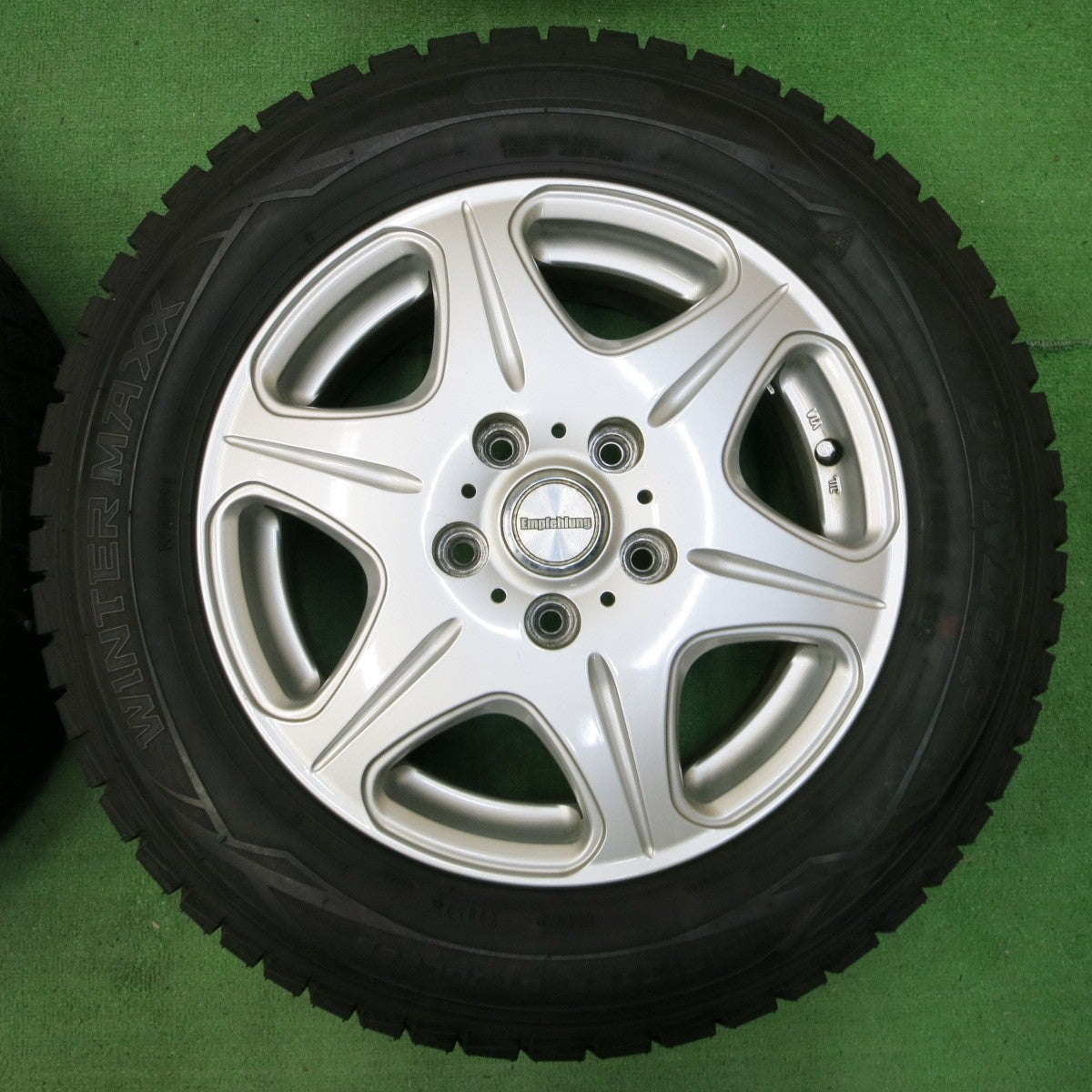 *送料無料* バリ溝！キレイ！9.5分以上★スタッドレス 195/65R15 ダンロップ ウインターマックス WM01 Empfehlung 15インチ PCD114.3/5H★4053110イス