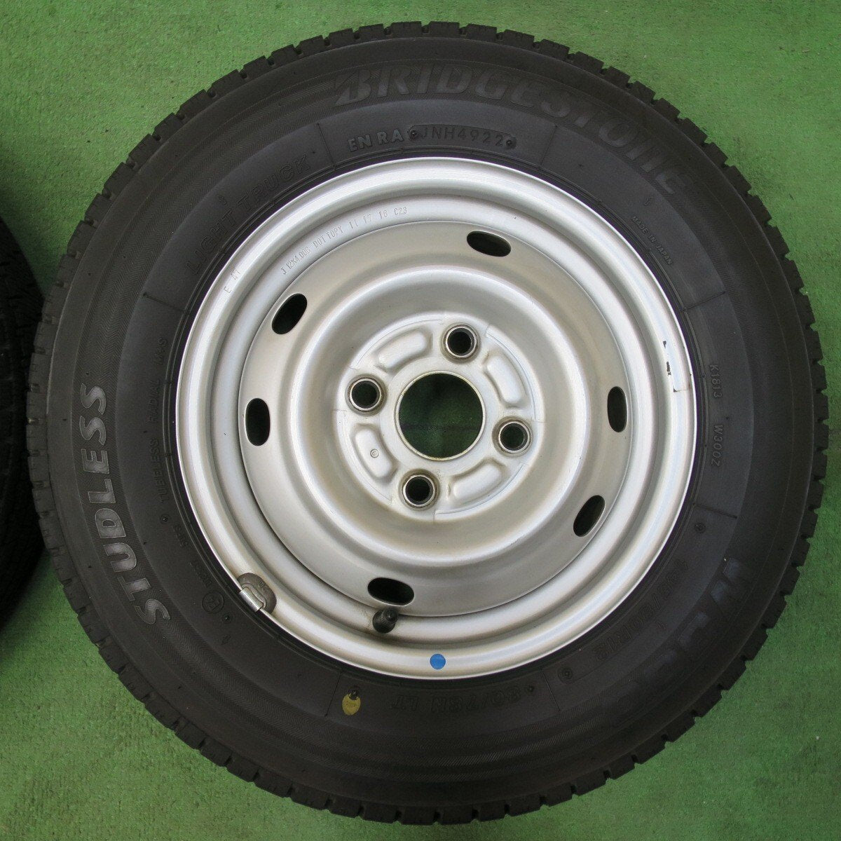バリ溝！22年！9分★スタッドレス 145/80R12 80/78N ブリヂストン W300 TOPY スチール 12インチ PCD100/4H★5011811イス