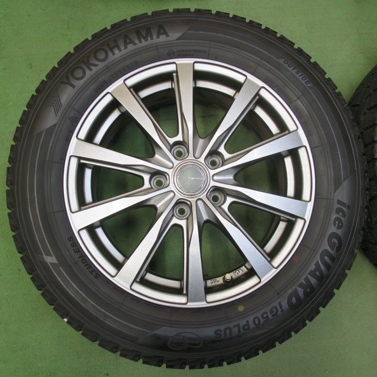 バリ溝！9分★スタッドレス 215/60R16 ヨコハマ アイスガード iG50 プラス GRASS グラス 16インチ PCD114.3/5H★5111107イス