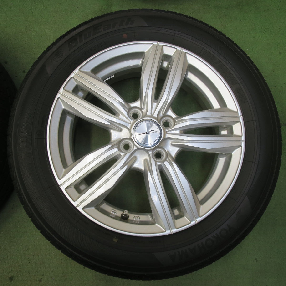 バリ溝！24年！キレイ！8.5分◎185/60R15 ヨコハマ ブルーアース AE01F JOKER ジョーカー 15インチ PCD100/4H◎6090703IMノ