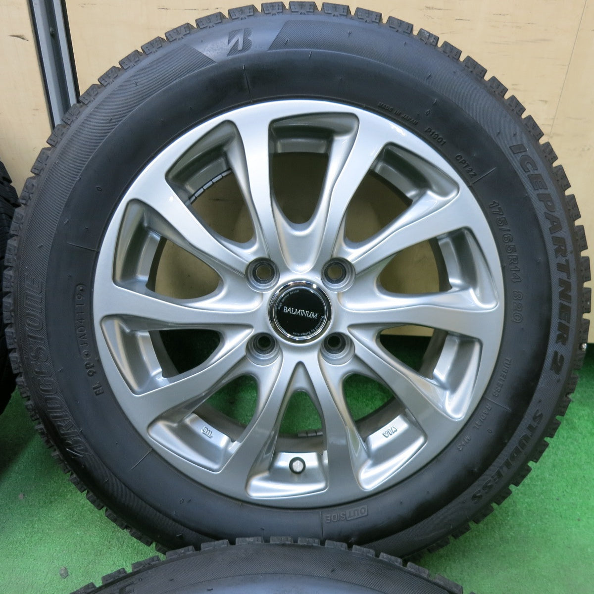 [送料無料] バリ溝！キレイ！8.5分★スタッドレス 175/65R14 ブリヂストン アイスパートナー2 BALMINUM バルミナ 14インチ PCD100/4H★4122703SYス