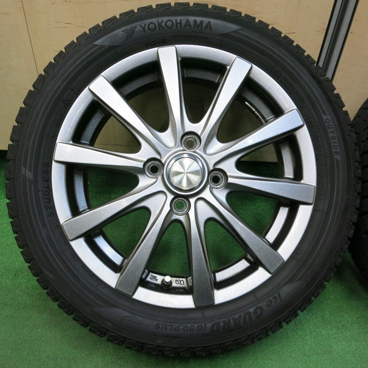 [送料無料] バリ溝！キレイ！9.5分★軽サイズ 165/60R15 スタッドレス ヨコハマ アイスガード iG50 プラス GRASS PCD100/4H★4052311イス
