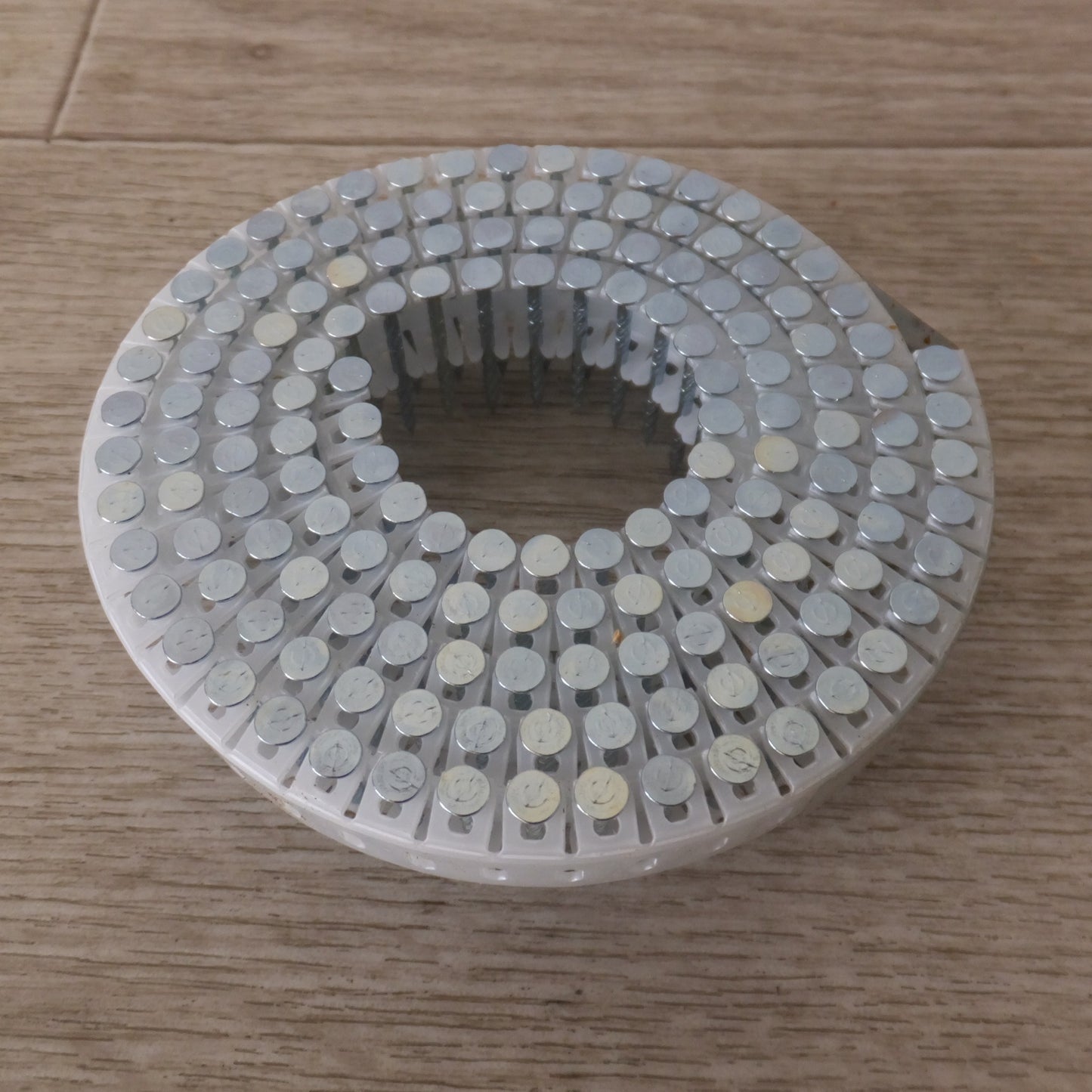 [送料無料] ★若井 WAKAI 垂直プラ連結釘 内装用 ユニクロメッキ 1.6×25mm 平頭 10巻 1巻150本　2箱 計 19巻 セット★