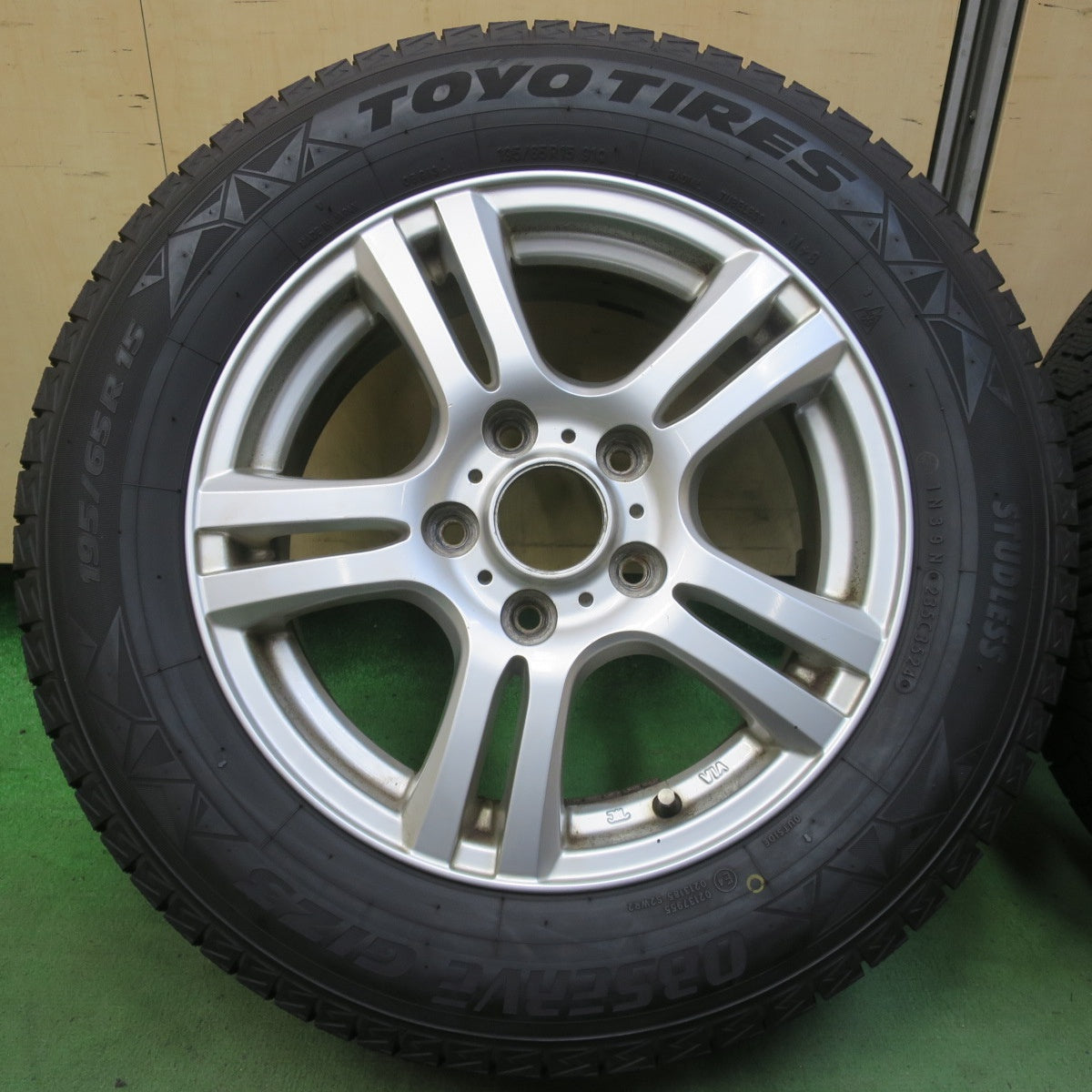 バリ溝！24年！9分◎スタッドレス 195/65R15 トーヨー オブザーブ GIZ3 社外 アルミ 15インチ PCD114.3/5H◎6062702イス