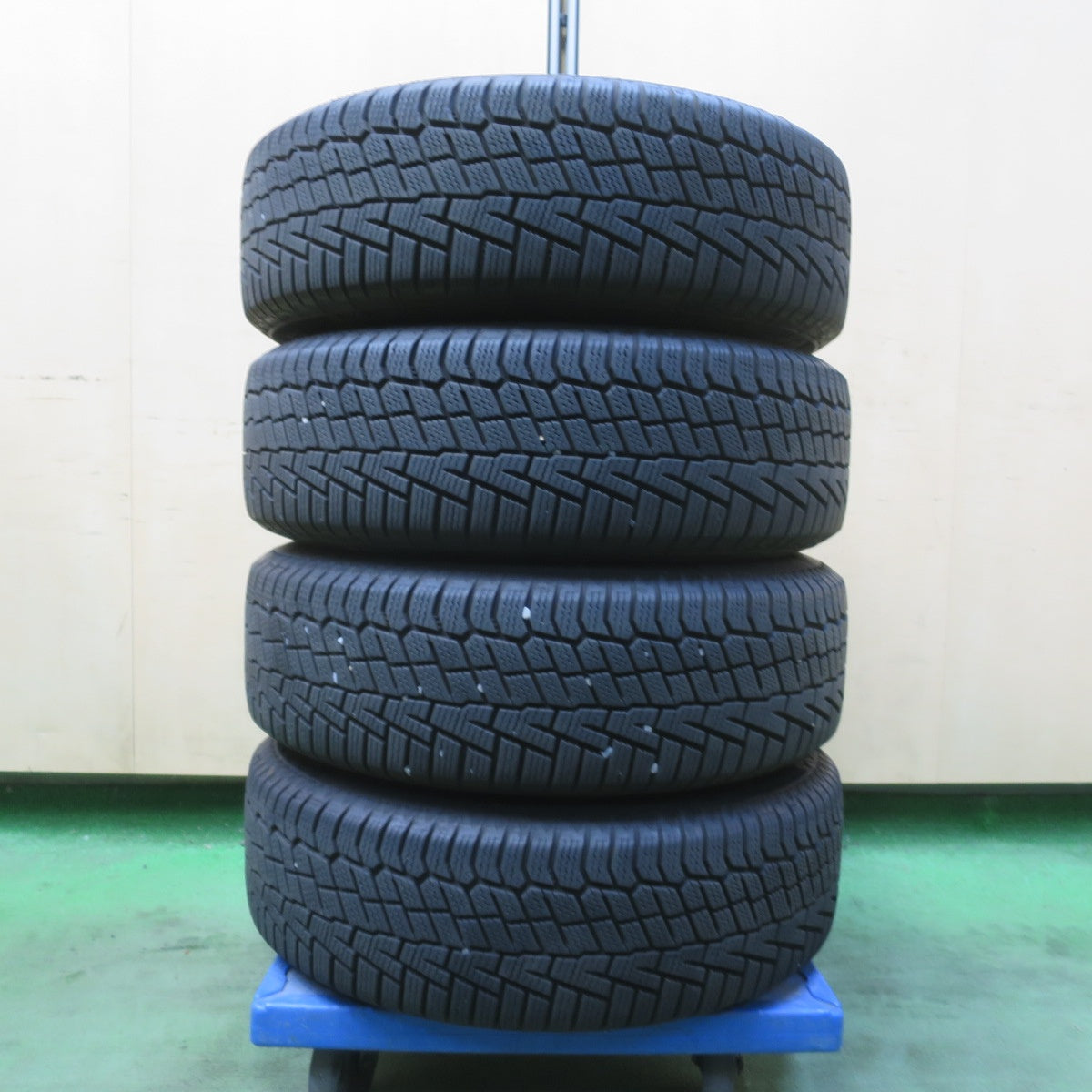 キレイ！22年★スタッドレス 165/65R14 コンチネンタル ノースコンタクト NC6 ILLUGA 社外 アルミ 14インチ PCD100/4H★6042512イス