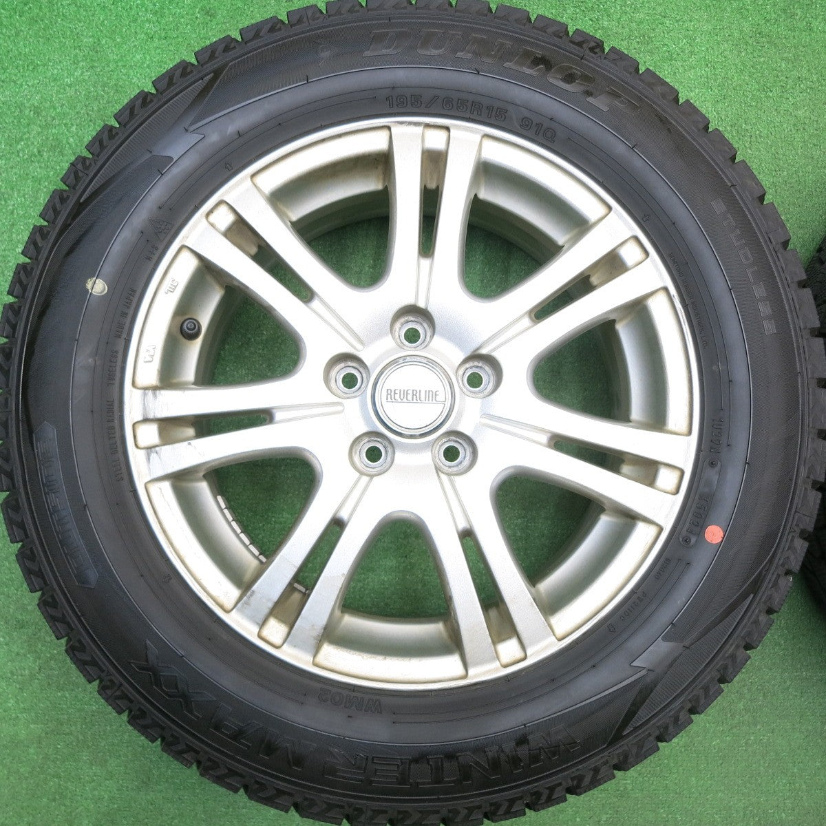 バリ溝！24年！9.5分★プリウス 等 195/65R15 スタッドレス ダンロップ ウインターマックス WM02 REVERLINE リバーライン 15インチ PCD100/5H★5120603HAス