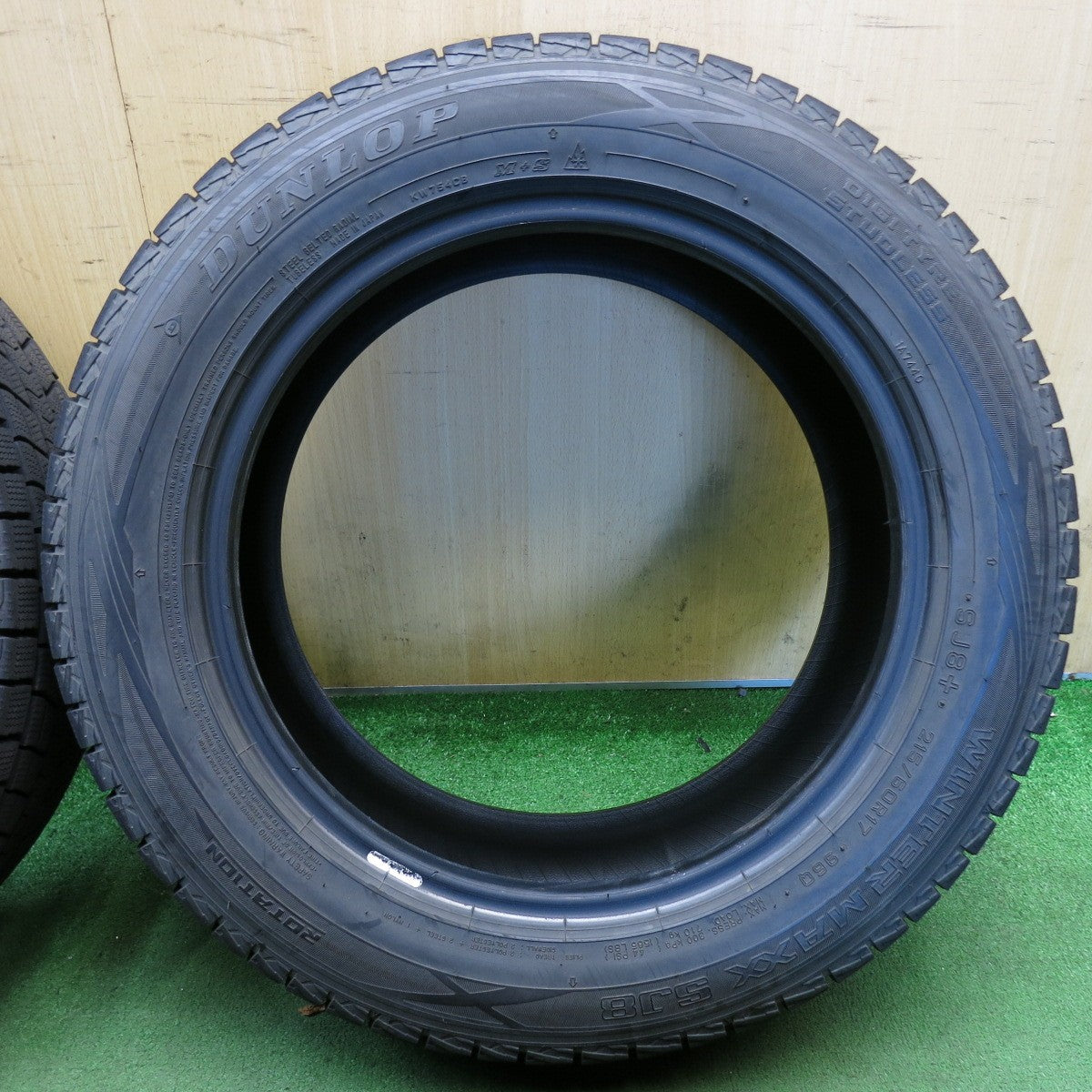 バリ溝！23年！9.5分◎スタッドレス 215/60R17 ダンロップ ウインターマックス SJ8 + タイヤ 17インチ C-HR カローラ クロス 等◎6082605KKスタ