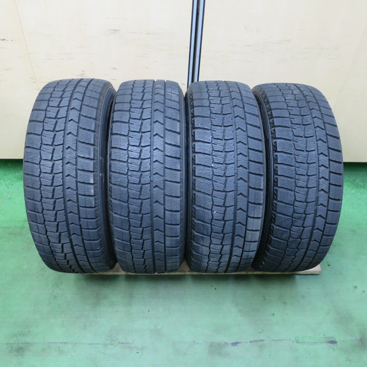 バリ溝！22年！9.5分★ワーゲン 等 215/55R17 SPORT TECHNIC スタッドレス ダンロップ ウインターマックス WM02 スポーツテクニック 17インチ PCD112/5H★5061905TTス