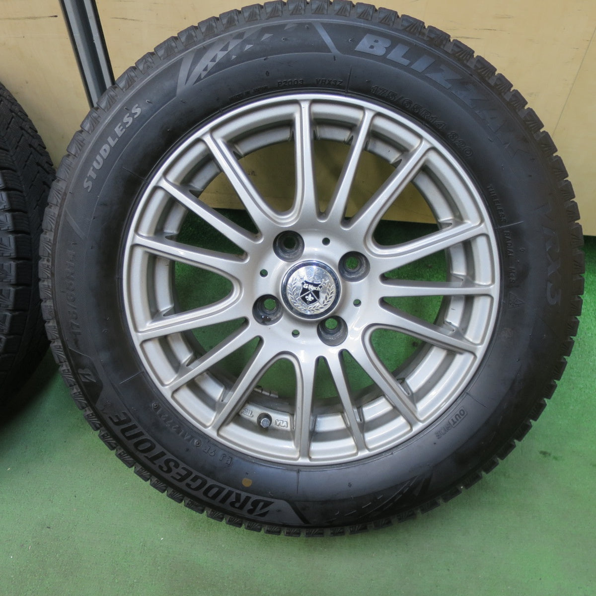 バリ溝！21年！キレイ！8.5分★スタッドレス 175/65R14 ブリヂストン ブリザック VRX3 GMach 14インチ PCD100/4H★5111906TTス