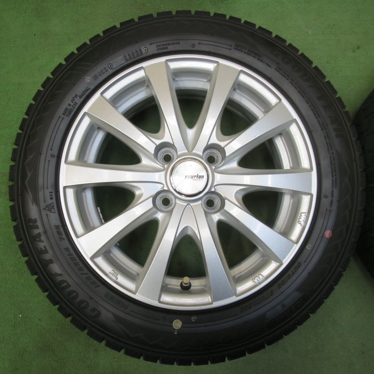 超バリ溝！23年！キレイ！ほぼ10分★スタッドレス 165/65R14 グッドイヤー アイスナビ8 ravrion RS01 ラブリオン 14インチ PCD100/4H★5120611イス
