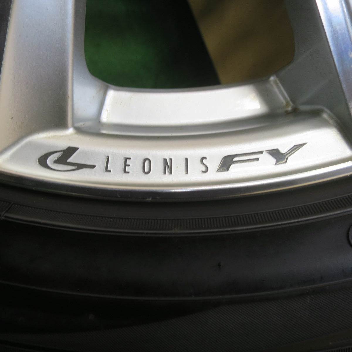 バリ溝！24年！9.5分★LEONIS FY 215/50R17 トーヨー トランパス MP7 レオニス 17インチ PCD114.3/5H★6051004IMノ