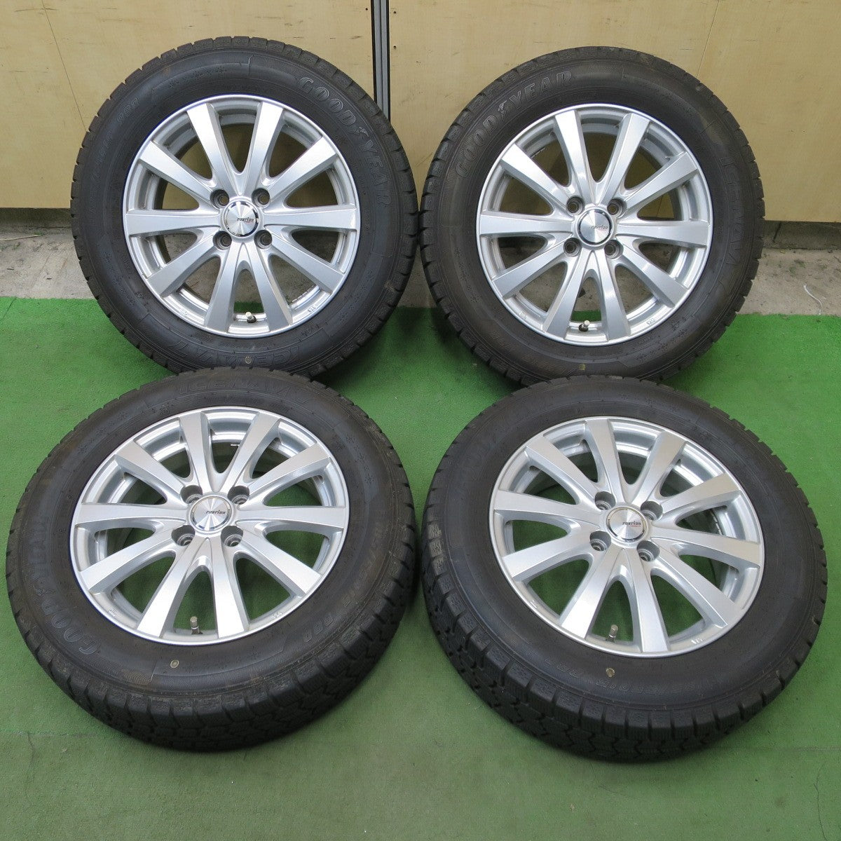バリ溝！キレイ！8.5分◎スタッドレス 185/65R15 グッドイヤー アイスナビ7 ravrion RS01 ラブリオン 15インチ PCD100/4H◎6091802NGス
