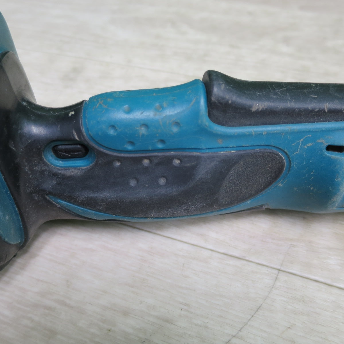 [送料無料] ☆マキタ 充電式 アングル インパクトドライバ TL060D 電動 工具 makita☆