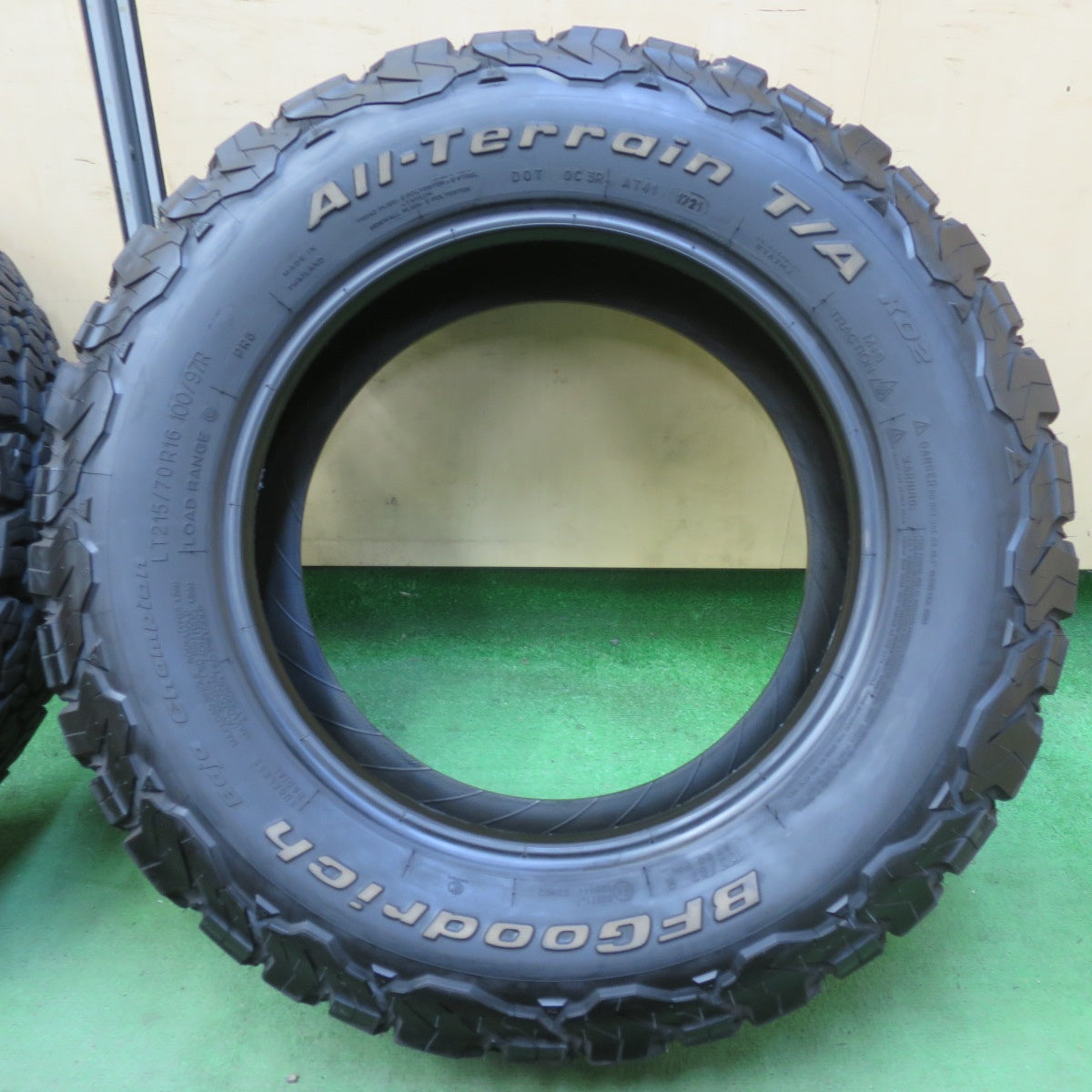 バリ溝！21年！9.5分★215/70R16 100/97R BFグッドリッチ All-Terrain T/A KO2 ホワイトレター 16インチ ジムニー アウトランダー 等★5081605イノタ