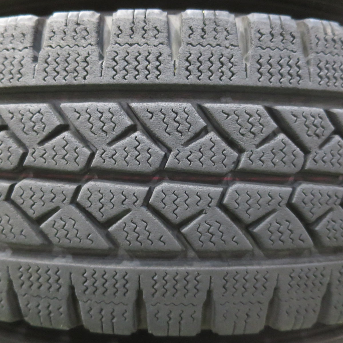 バリ溝！キレイ！9.5分◎スタッドレス 195/80R15 107/105L ブリヂストン ブリザック VL1 TWS Granverd NEO グランヴァード 15インチ PCD139.7/6H◎6062411イス