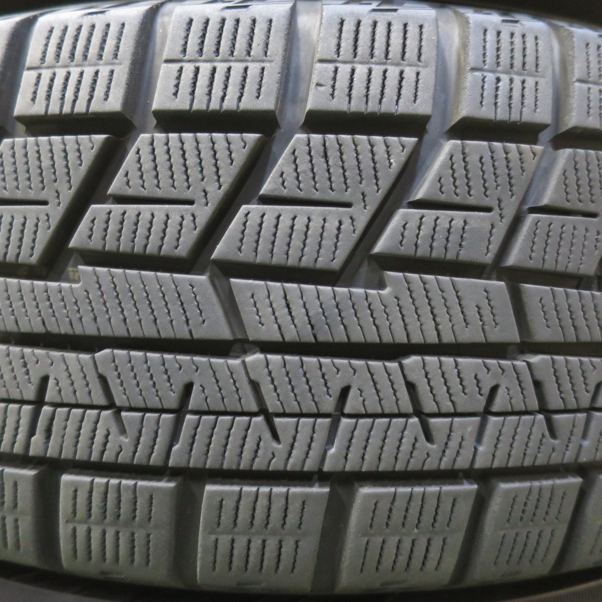バリ溝！23年！キレイ！9.5分◎日産 C26 セレナ 純正 195/60R16 スタッドレス ヨコハマ アイスガード iG60 16インチ PCD114.3/5H◎6092914イス
