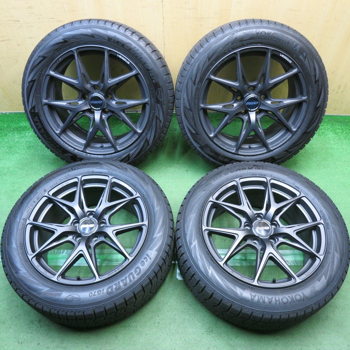 バリ溝！24年！キレイ！9.5分以上◎RAYS VERSUS VV21S 225/55R18 スタッドレス ヨコハマ アイスガード iG70 レイズ ベルサス 18インチ PCD114.3/5H◎6091301HAス