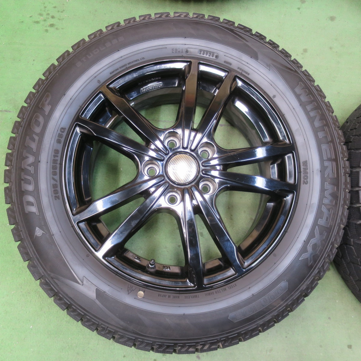 バリ溝！キレイ！9.5分★スタッドレス 205/65R16 ダンロップ ウインターマックス WM02 BAHNS TECH BLEST ブレスト 16インチ PCD114.3/5H★6012805イス