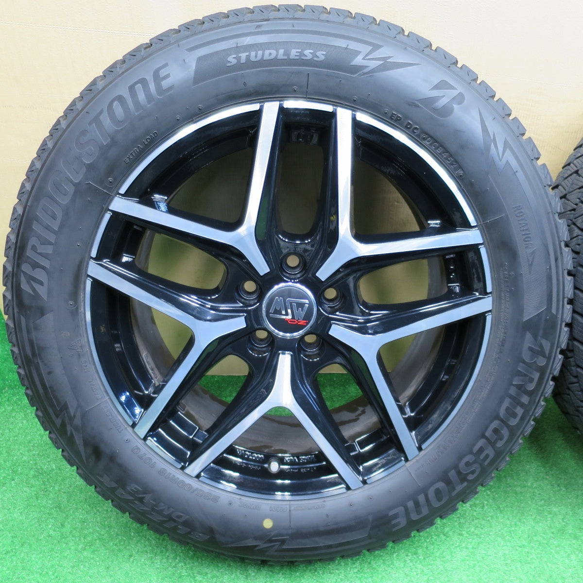 バリ溝！キレイ！9分★ベンツ 等 MSW 40 O・Z 235/60R18 スタッドレス ブリヂストン ブリザック DM-V3 18インチ OZ PCD112/5H★5122001NKス