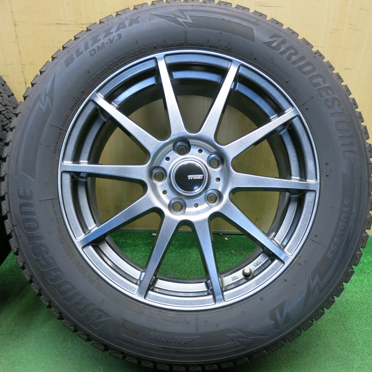 バリ溝！22年！キレイ！9分★スタッドレス 225/60R17 ブリヂストン ブリザック DM-V3 Ti WHEELS 社外 アルミ 17インチ PCD114.3/5H★6052302HAス