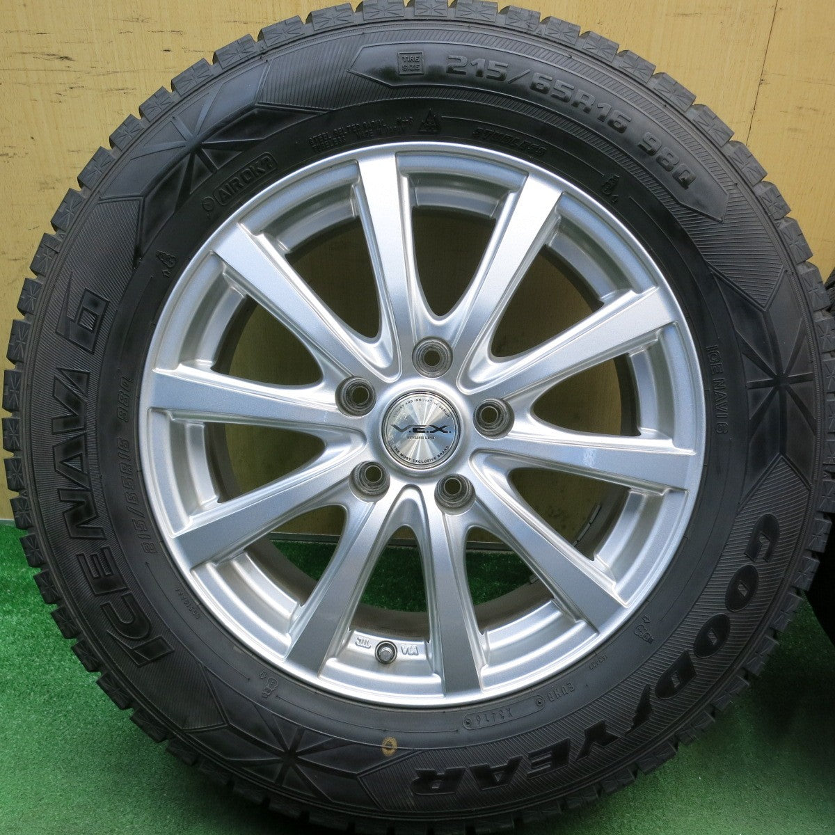 バリ溝！キレイ！9分◎スタッドレス 215/65R16 グッドイヤー アイスナビ6 V.E.X. VEX 社外 アルミ 16インチ PCD114.3/5H◎6082712HAス