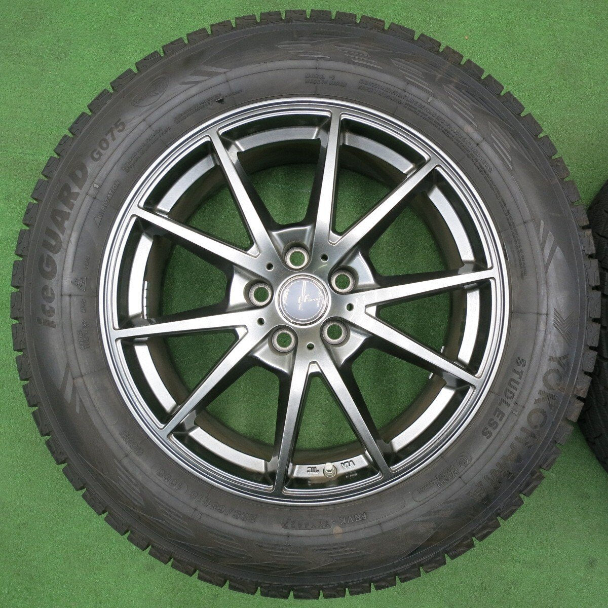バリ溝！22年！キレイ！9.5分以上★スタッドレス 235/65R18 ヨコハマ アイスガード G075 LF SPORT LFスポーツ 18インチ PCD114.3/5H★5010412NJス