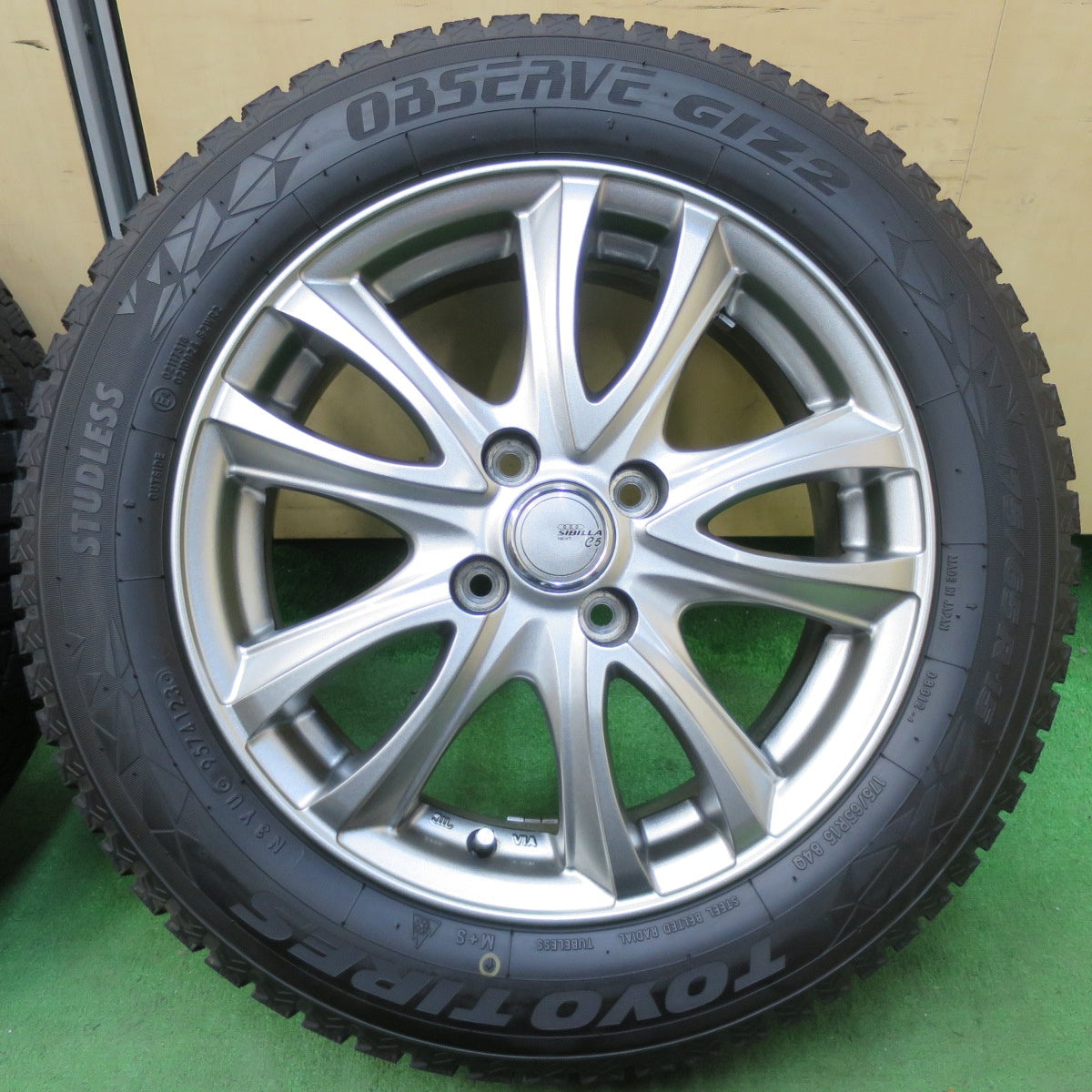 [送料無料] バリ溝！23年！キレイ！ほぼ10分★スタッドレス 175/65R15 トーヨー オブザーブ GIZ2 SIBILLA NEXT C5 シビラ 15インチ PCD100/4H★5010802イス