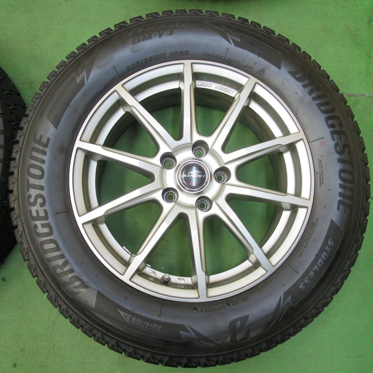 バリ溝！21年！キレイ！9.5分★スタッドレス 225/65R17 ブリヂストン ブリザック DM-V3 SCHNEIDER シュナイダー 17インチ PCD114.3/5H★5012006イス