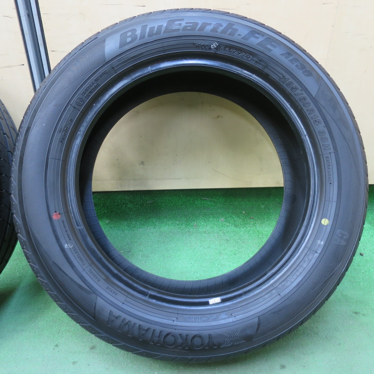 新車外し！25年★185/60R15 ヨコハマ BluEarth-FE AE30 タイヤ 15インチ フィット ヤリス アクア ヴィッツ カローラフィルダー 等★5112806イノタ