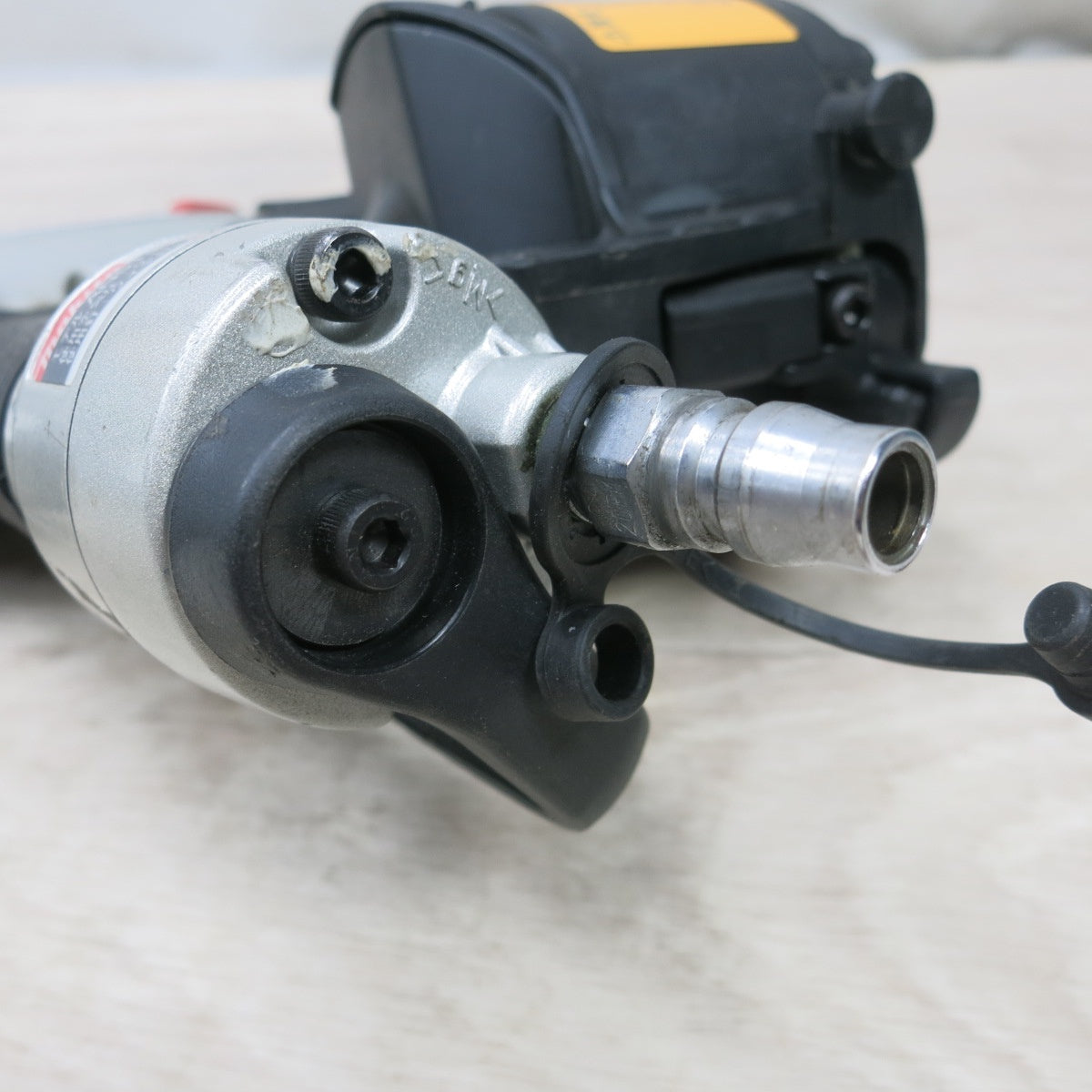 [送料無料] ◆マキタ エア 釘打機 常圧 50mm AN514 釘打ち機 コイルネイラ 連結釘 ケース付き 電動 工具◆