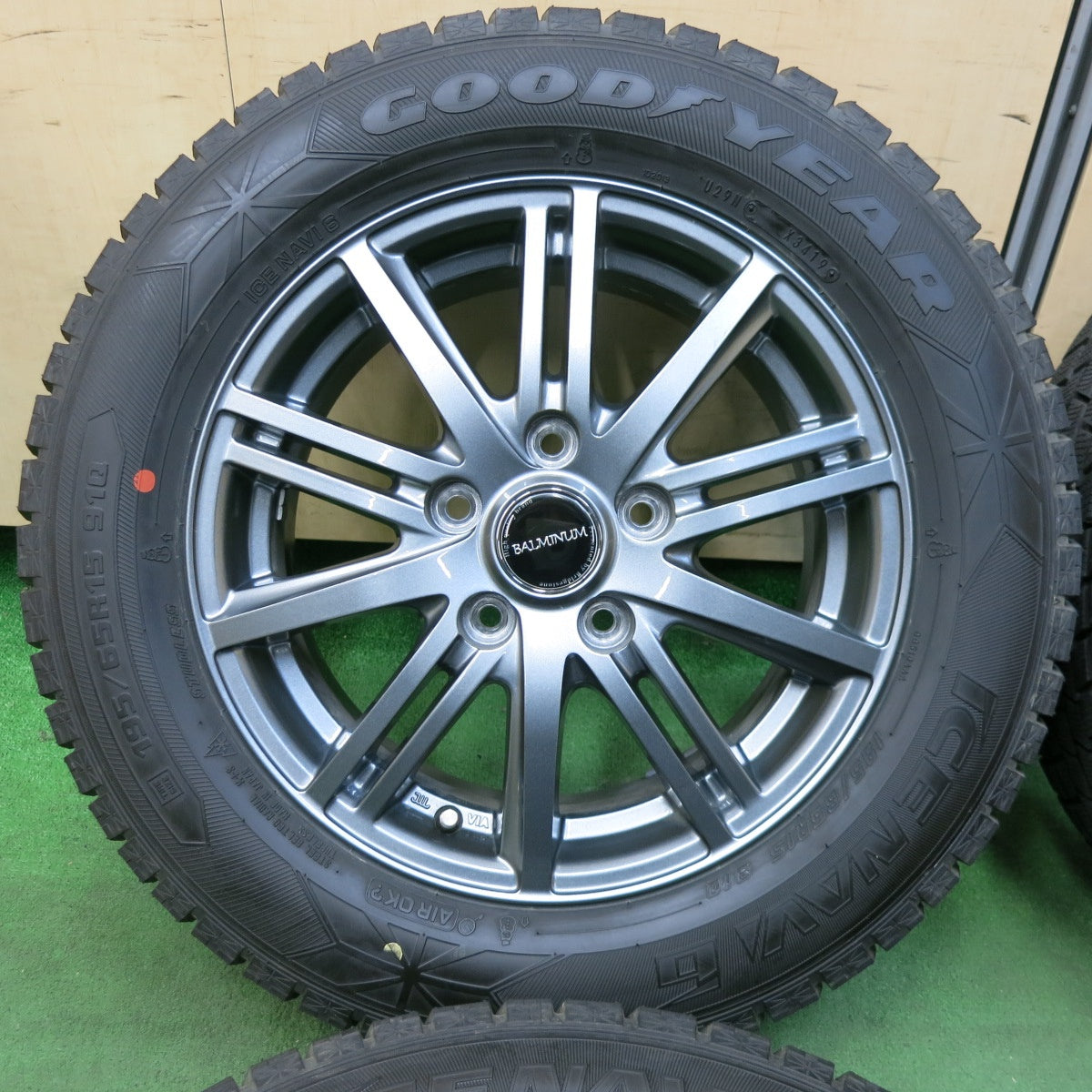 [送料無料] バリ溝！キレイ！ほぼ10分★スタッドレス 195/65R15 グッドイヤー アイスナビ6 BALMINUM バルミナ 15インチ PCD114.3/5H★4122509SYス