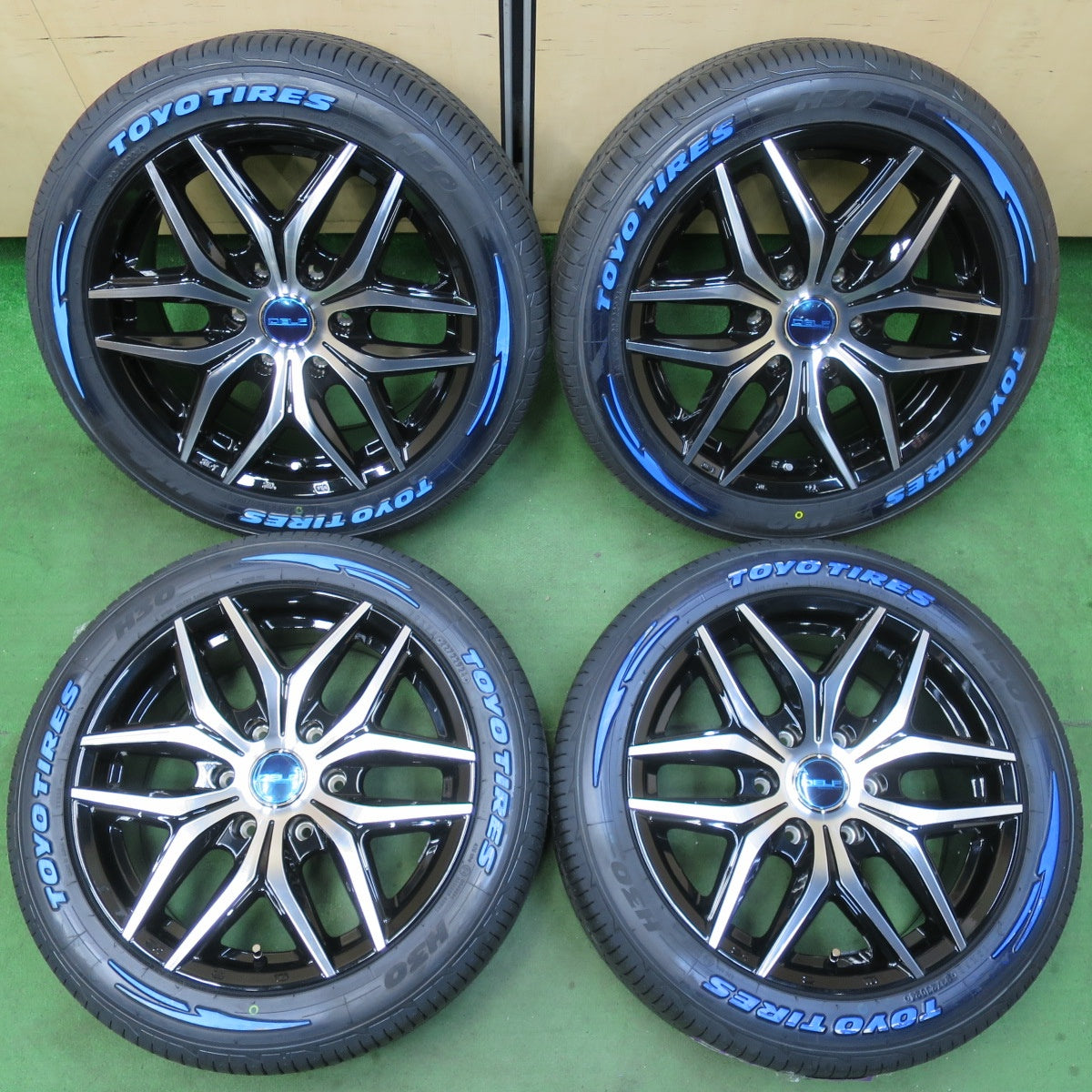 [送料無料] 未使用！24年★ハイエース DELF 01 FLEX 225/50R18C 107/105R トーヨー H30 18インチ デルフ フレックス PCD139.7/6H★5031008イノ