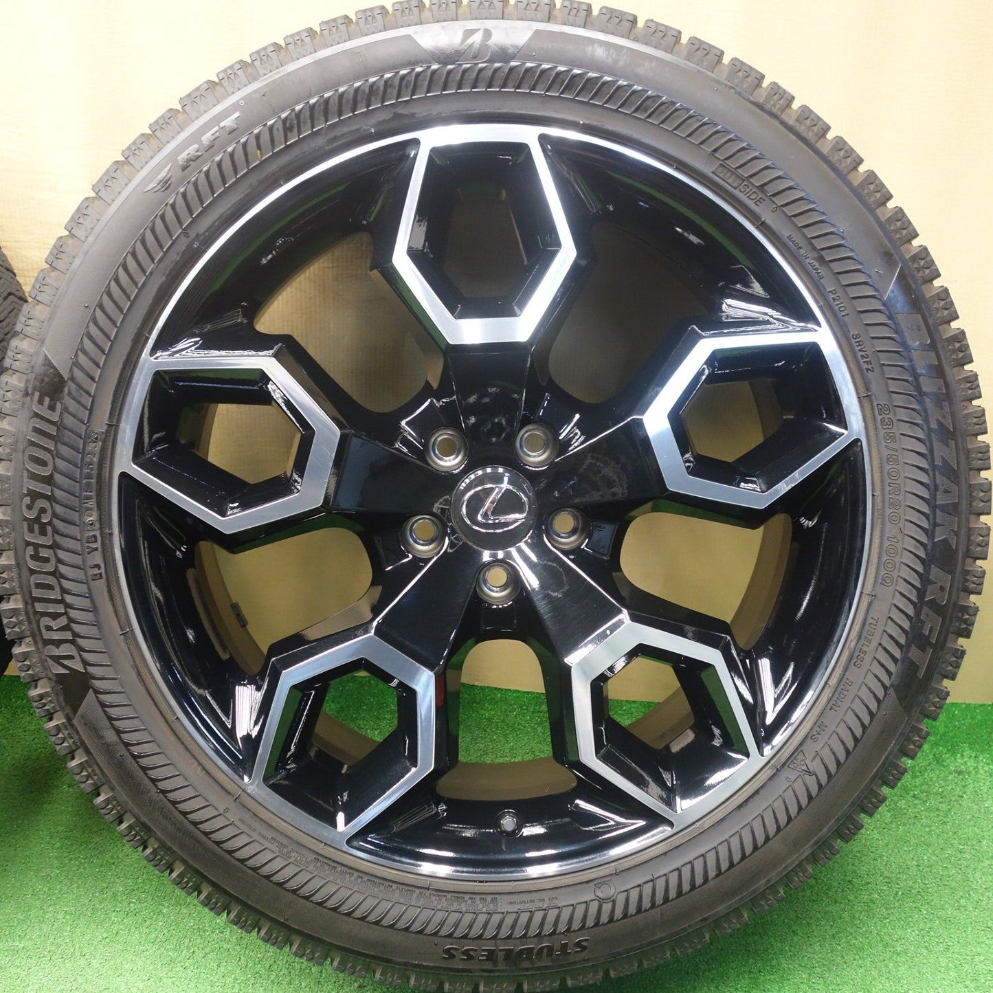 バリ溝！23年！キレイ！9分★レクサス NX 純正 OP ENKEI 235/50R20 スタッドレス ブリヂストン ブリザック RFT 20インチ エンケイ PCD114.3/5H★6051804KTス