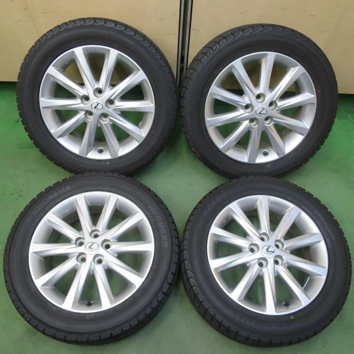 キレイ★レクサス CT 純正 205/55R16 スタッドレス ヨコハマ アイスガード iG30 16インチ PCD100/5H★6032507イス