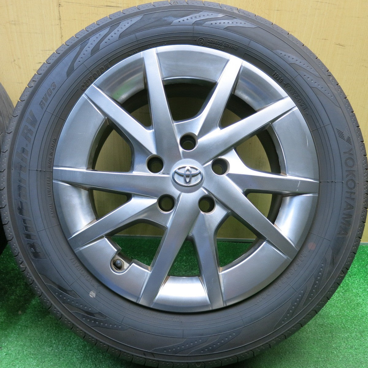 バリ溝！21年！9分★トヨタ プリウスα 純正 205/60R16 ヨコハマ BluEarth-RV RV03 ブルーアース 16インチ PCD114.3/5H★5121318HAノ