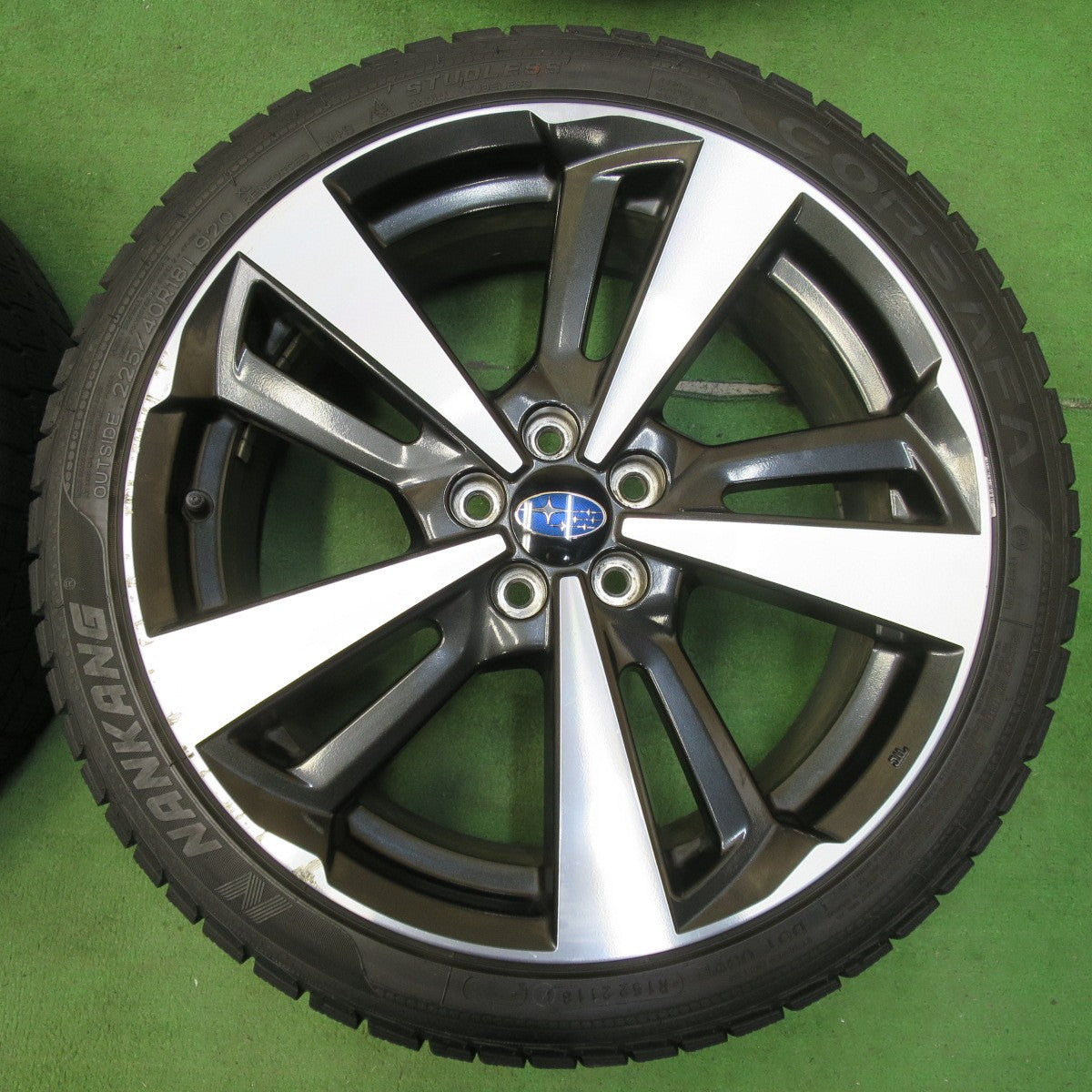 [送料無料] バリ溝！キレイ！9.5分★スバル インプレッサ G4 純正 225/40R18 スタッドレス ナンカン CORSAFA 18インチ PCD100/5H★4111311イス