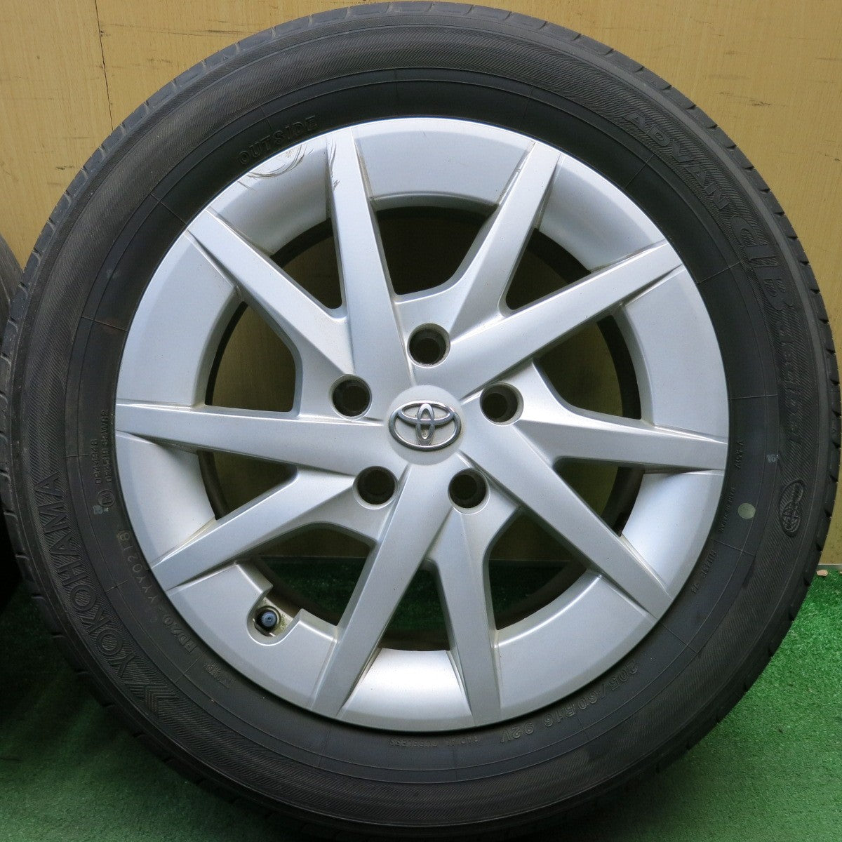 4本価格◎トヨタ 40系 プリウスα 純正 205/60R16 ヨコハマ アドバン dBデシベル 16インチ PCD114.3/5H◎6080905HAノ