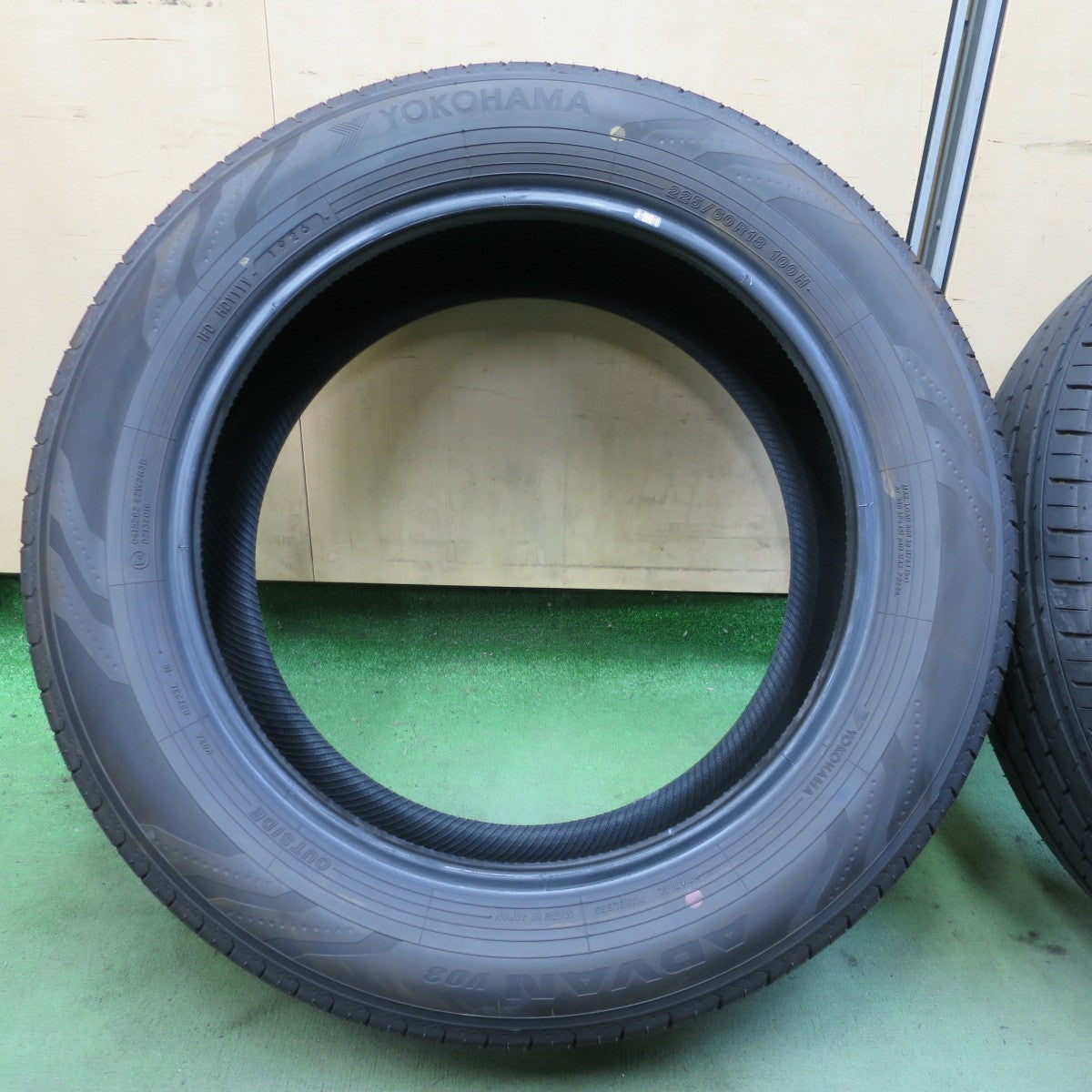 新車外し！26年◎225/60R18 ヨコハマ アドバン V03 タイヤ 18インチ 40系 アルファード ヴェルファイア RAV4 ハリアー 等◎6080704NGノタ