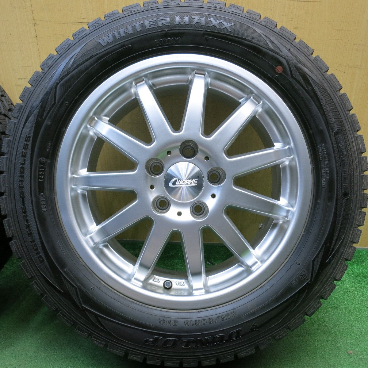 バリ溝！キレイ！9.5分◎ワーゲン 等 215/60R16 スタッドレス ダンロップ ウインターマックス WM01 C-WORKS MS-01 シーワークス 16インチ PCD112/5H◎6071107HAス