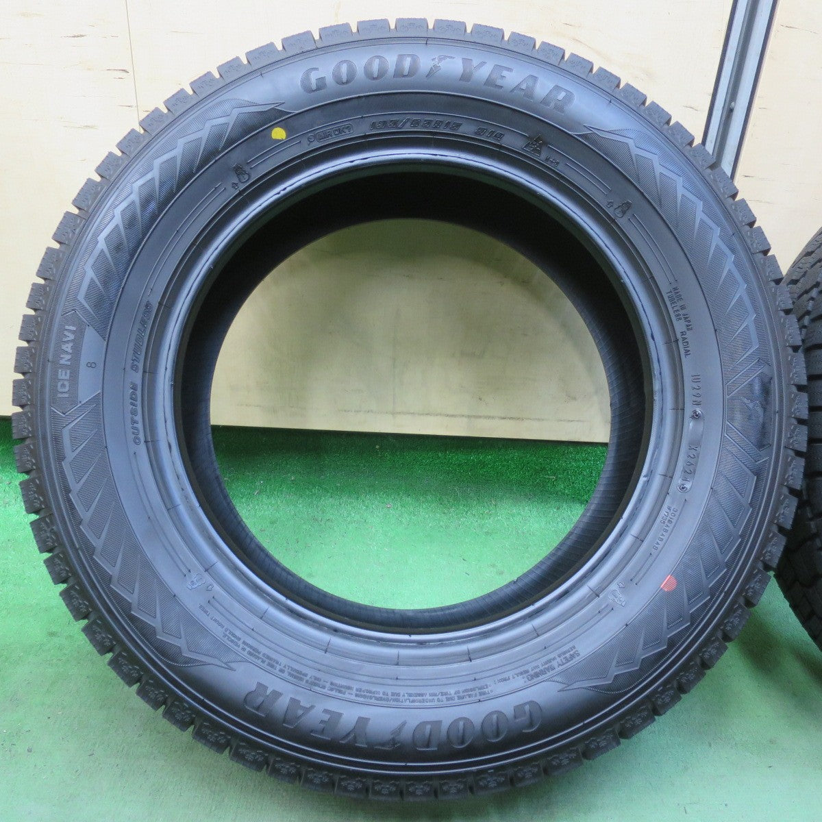 バリ溝！24年！ほぼ10分★スタッドレス 195/65R15 グッドイヤー アイスナビ8 タイヤ 15インチ プリウス ノア ヴォクシー ステップワゴン 等★5121708イスタ