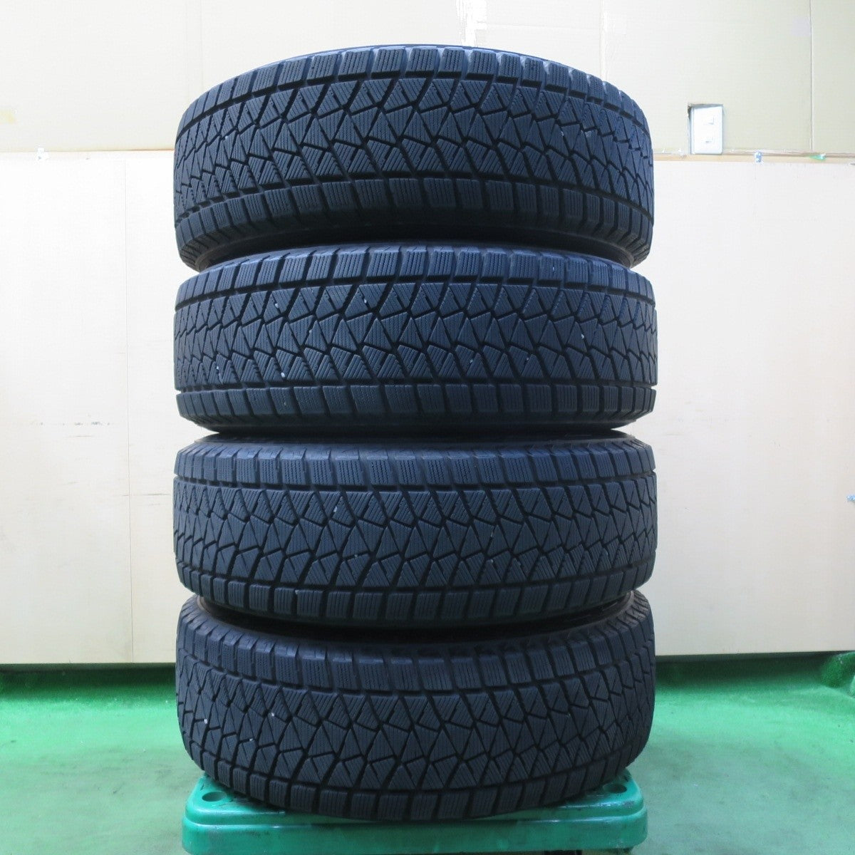 バリ溝！キレイ！8.5分★スタッドレス 225/65R17 ブリヂストン ブリザック DM-V2 epsdon LA STRADA ラストラーダ 17インチ PCD114.3/5H★5022710イス