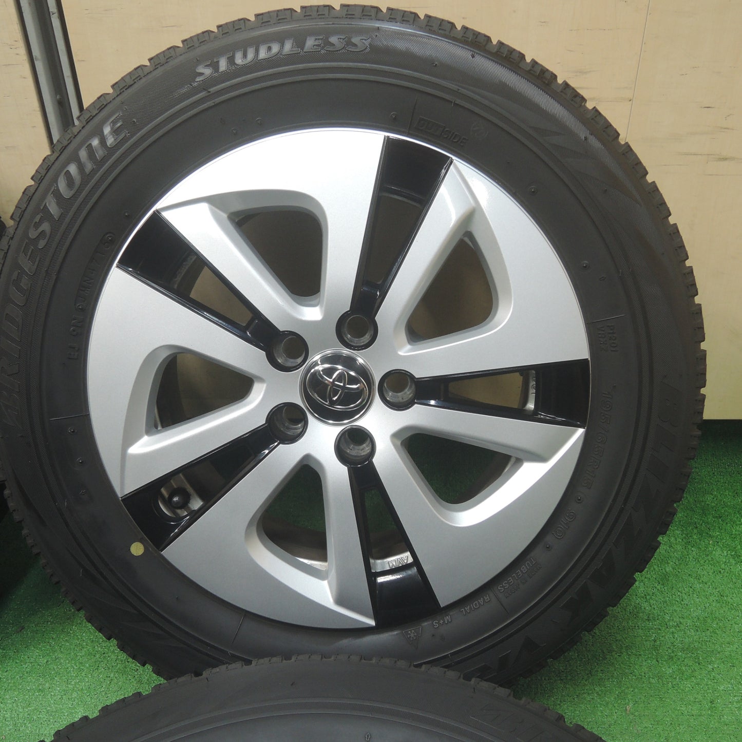 *送料無料* キレイ★トヨタ 50系 プリウス 純正 195/65R15 スタッドレス ブリヂストン ブリザック VRX 15インチ PCD100/5H★4033011SYス