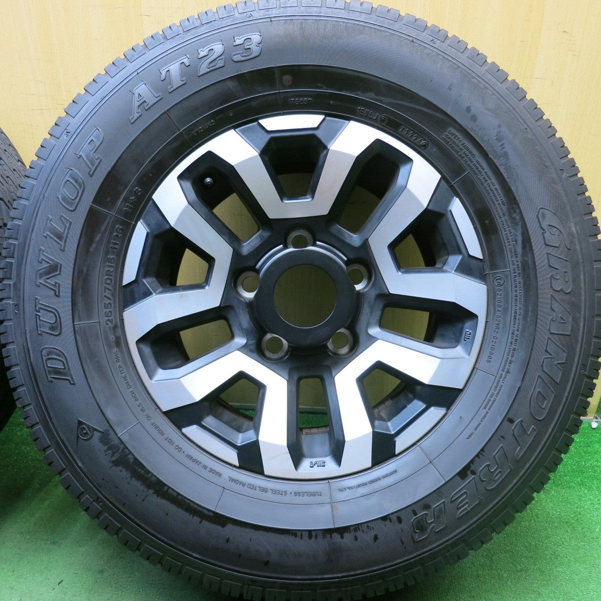 ほぼ新車外し！24年★トヨタ 70系 ランクル 純正 265/70R16 ダンロップ AT23 グラントレック 16インチ PCD150/5H★5072707HAノ