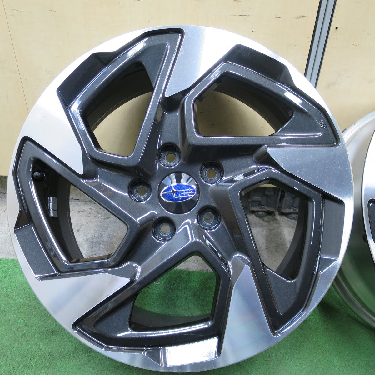 新車外し◎スバル クロストレック リミテッド 純正 ホイール 18インチ 18×7J PCD114.3/5H◎6082101NGホ