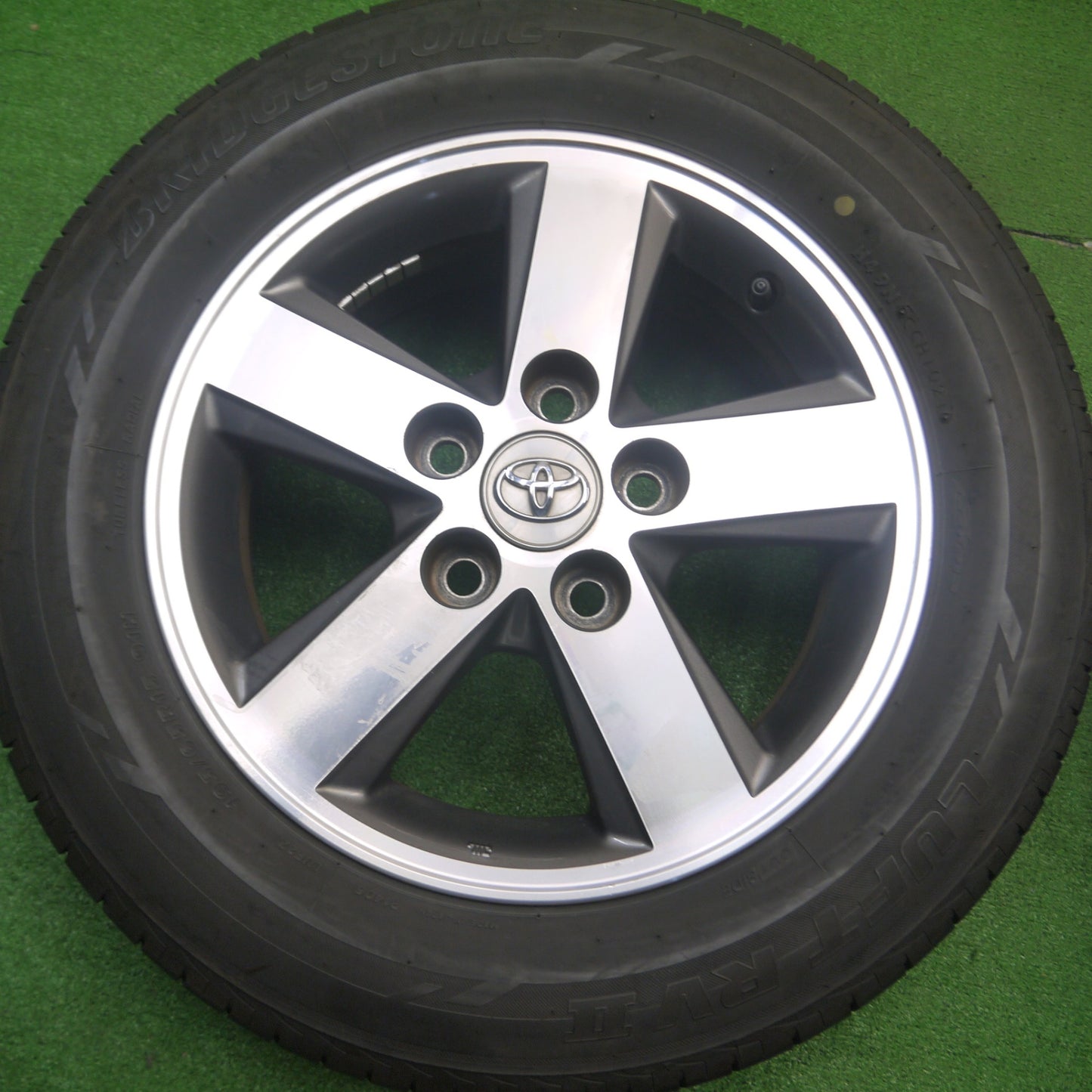 [送料無料] バリ溝！21年！9.5分★トヨタ アイシス 純正 195/65R15 ブリヂストン LUFT RV2 15インチ PCD114.3/5H★4110605Hノ