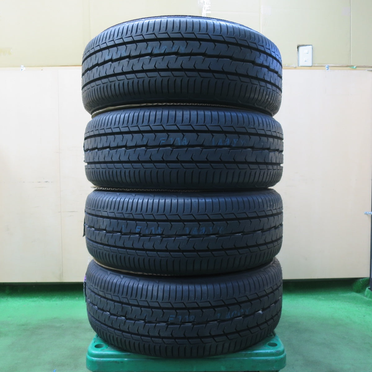 [送料無料] 未使用！24年★ハイエース DELF 01 FLEX 225/50R18C 107/105R トーヨー H30 18インチ デルフ フレックス PCD139.7/6H★5031008イノ