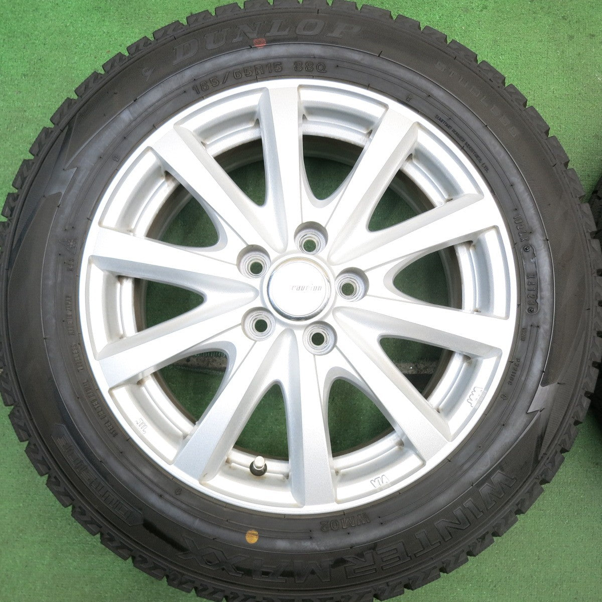 バリ溝！23年！キレイ！9.5分★プリウス 等 185/65R15 スタッドレス ダンロップ ウインターマックス WM02 ravrion RS01 ラブリオン 15インチ PCD100/5H★5072701HAス